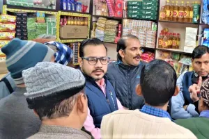 पीलीभीत: सैंपल लेने गई एफएसडीए टीम को व्यापारियों ने घेरा, हंगामा