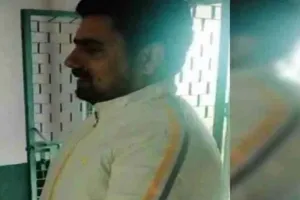  अलीगढ़ : सरकारी स्कूल में टीचर ने राष्ट्रगान गाने और भारत माता की जय बोलने से किया इंकार