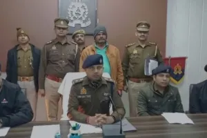 मथुरा: 18 साल से वांछित 25 हजार के इनामी बदमाश को पुलिस ने किया गिरफ्तार