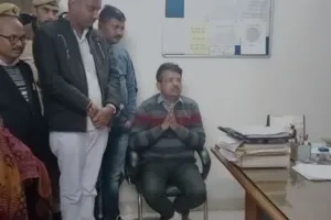 शाहजहांपुर: विधायक के बेटे से प्रताड़ित बुजुर्ग महिला ने की आत्मदाह की कोशिश