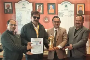 नैनीताल: राष्ट्रीय टेनिस वॉलीबॉल चैंपियनशिप में कुविवि के क्रीड़ाधिकारी ने जीता स्वर्ण 