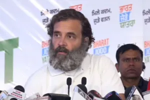Video : सुरक्षा में चूक नहीं...वो तो मुझे गले लगाने आया था, RaGa ने Security Breach को नकारा