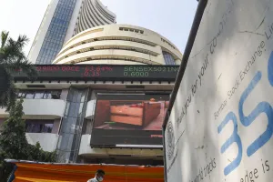 वैश्विक बाजारों में तेजी के चलते शुरुआती कारोबार में सेंसेक्स-निफ्टी चढ़े, रुपया नौ पैसे बढ़ा