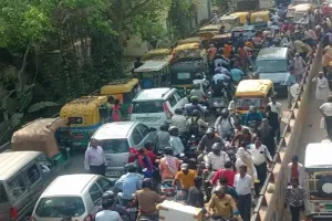 बरेली: सरकारी झगड़ा निपटा नहीं, अभी झेलते रहिए जाम