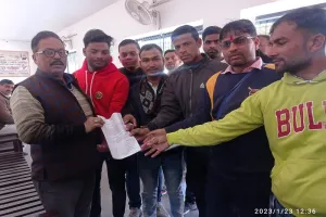 मुरादाबाद : छात्रवृत्ति से वंचित विद्यार्थियों ने समाज कल्याण विभाग में किया प्रदर्शन, दी आंदोलन की चेतावनी 