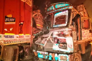 बांदा : सड़क हादसों में दो ट्रक चालकों की मौत