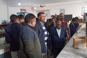 बरेली: डीआईओएस ने किया जयनारायण कॉलेज का औचक निरीक्षण, छात्रों को दिए बोर्ड परीक्षा की तैयारी के टिप्स