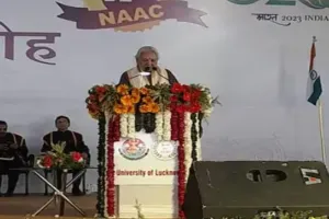 लखनऊ विश्वविद्यालय के दीक्षांत समारोह में बोलीं राज्यपाल, नये समाज में लड़कियां बढ़ रही आगे