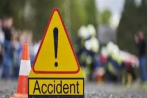 गोंडा : गन्ना लदी ट्राली से टकराई बाइक, दो घायल