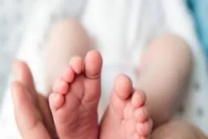 बाराबंकी : जंगल में मिली नवजात बच्ची, हालत गंभीर