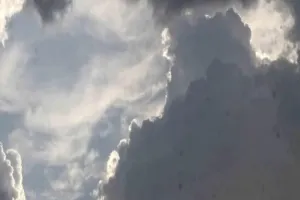 लखनऊ : बादलों की आवाजाही के बीच बूंदाबांदी से बढ़ी ठंड