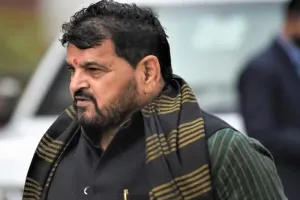 WFI Controversy : प्रतियोगिता के दौरान बिना पगड़ी के नजर आए बृजभूषण