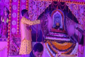 भजन संध्या :  'हारे के सहारे आजा, तेरा दास पुकारे आजा...'