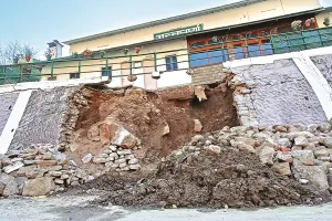 जोशीमठ: आपदा राहत कार्यों के लिए 10 अधिकारी तैनात, सीएम ने दिए थे निर्देश