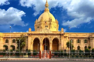 लखनऊ : विधान भवन के पास पुलिस ने सतर्कता बढ़ाई, इन वाहनों पर लगी रोक