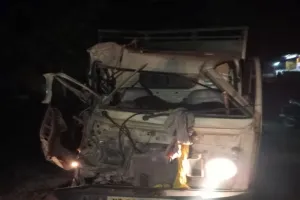 सुलतानपुर : मैजिक की ट्रैक्टर ट्राली से भिड़ंत में चार घायल