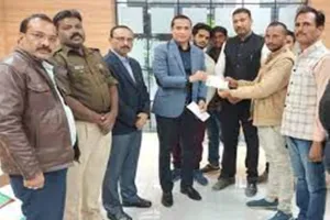 कानपुर देहात अग्निकांड: पीड़ित परिवार को शासन ने दी 10 लाख रुपए की सहायता राशि, दिया मदद का भरोसा