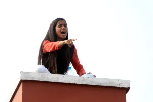 हल्द्वानीः 06 घंटे से ज्यादा समय बीतने के बाद रश्मि लमगड़िया की मांगे पूरी, तय समय पर होगा ABVP का कार्यक्रम