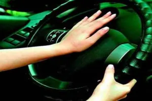 काशीपुर: हॉर्न बजाने पर कार चालक ने वाहन स्वामी व कर्मचारी को पीटा