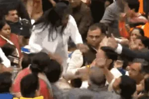 दिल्ली नगर निगम के मेयर पद का चुनाव 'आप' व बीजेपी के हंगामे के कारण तीसरी बार हुआ स्थगित