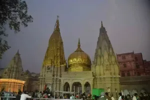 Mahashivratri: काशी में अब तक दो लाख भक्तों ने किया जलाभिषेक, CM योगी ने गोरखपुर में किया पूजन 