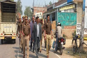 UP : समुदाय विशेष बाहुल्य मोहल्ले से शिव बारात निकालने पर सक्रिय हुआ प्रशासन, डीएम-एसपी ने मौके पर पहुंचकर लिया जायजा