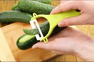 खीरा छीलकर खाएं या बिना छीले? जानें खाने का सही तरीका और फायदे