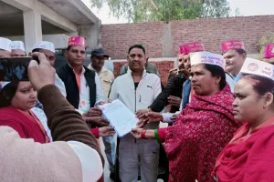 बरेली: पुरानी पेंशन और सेवा नियमावली बनाने की मांग, सौंपा ज्ञापन