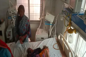 बहराइच: खेलते समय पानी के गड्ढे में गिर गई बालिका, हालत गंभीर 