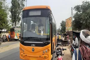 सुहाना सफर: शाहाबाद से शाहजहांपुर तक पहली इलेक्ट्रिक बस सेवा शुरू