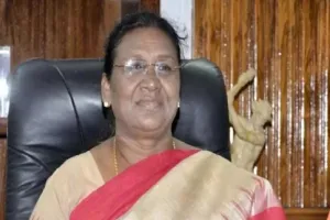 लोकभवन में हुआ राष्ट्रपति का नागरिक अभिनन्दन, CM योगी और राज्यपाल ने दी भेंट 