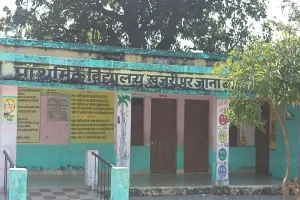 अयोध्या: स्कूलों का नहीं बदला कायाकल्प, सरकार की योजना जिले में तोड़ रही दम  