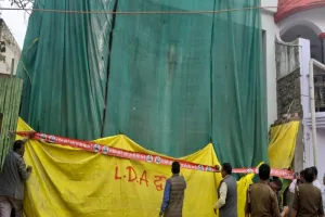 लखनऊ में LDA ने मल्टीप्लेक्स समेत चार अवैध निर्माण किए सील 
