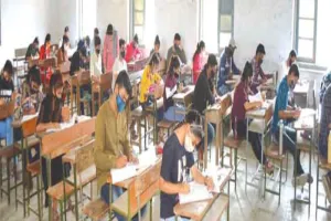 सीतापुर: शांतिपूर्ण संपन्न हुई पहले दिन बोर्ड परीक्षा, नहीं पकड़ा गया कोई नकलची