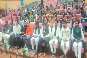 रायबरेली: पूर्वोत्तर भारत के विद्यार्थियों ने Rail Coach Factory का किया भ्रमण