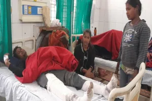 बाराबंकी: ट्रैक्टर चालक की लापरवाही से गई एक मजदूर की जान, दूसरा गंभीर