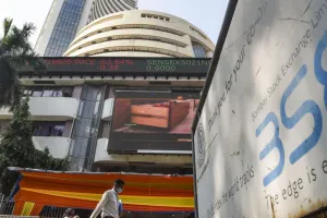 Stock Market : शेयर बाजार में दो दिन की तेजी थमी, सेंसेक्स-निफ्टी टूटे