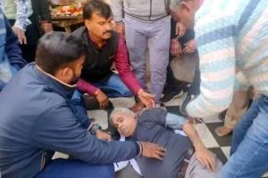 मथुरा: बांके बिहारी मंदिर में दम घुटने से तीन श्रद्धालु बेहोश