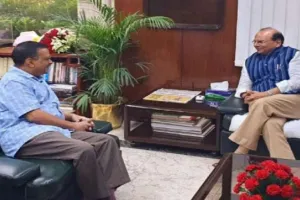 केजरीवाल और एलजी में तकरार ! DISCOM बोर्ड से AAP के दो नेताओं को हटाया