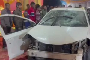 सीतापुर: भागवत पंडाल में घुसी कार एक बच्चे की मौत, 15 घायल 