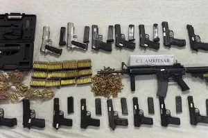 पंजाब ED छापेमारी: मादक पदार्थों से जुड़े धनशोधन मामले के दौरान हथियार बरामद