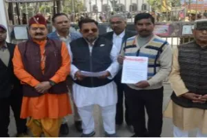 बरेली: अखिल भारत वर्षीय ब्राह्मण महासभा ने डीएम को सौंपा ज्ञापन