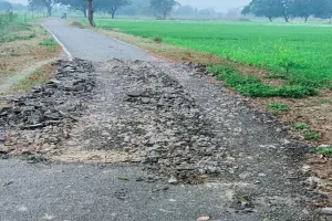 फतेहपुर: अराजकतत्वों ने जेसीबी से की तीन सड़कों पर खुदाई, इलाके में मचा हड़कंप