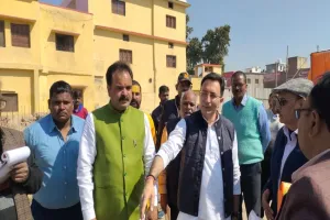 अयोध्या: तीनों पथ पर सुस्त निर्माण देख बिफरे लोनिवि मंत्री, डेडलाइन से पहले काम निपटाने के दिए निर्देश