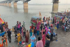 अयोध्या: माघ पूर्णिमा पर श्रद्धालुओं ने सरयू में लगाई आस्था की डुबकी