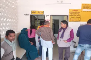 बहराइच: होम्योपैथिक अस्पताल में प्रतिदिन पहुंच रहे चिकन पॉक्स के मरीज, सोशल डिस्टेंस का भी नहीं हो रहा पालन