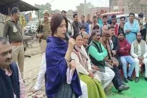  डिंपल यादव से ही चालू करा लेना सप्लाई- बोले अधिकारी, अंधेरे में डूबे भारापुर जरारा के लोग