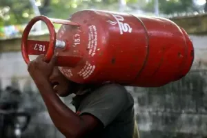 गरमपानी: रसोई गैस की कालाबाजारी पर शिंकजा कसेगा प्रशासन, आप भी दे सकते हैं सूचना
