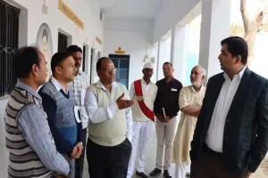 UP Board Exam 2023: डीएम ने किया परीक्षा केंद्रों का मुआयना, गुटखा खाते मिले अतिरिक्त केंद्र व्यवस्थापक 