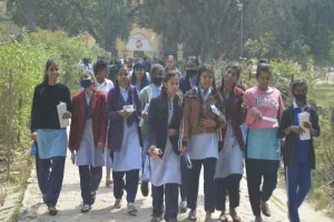 UP Board Exam: अयोध्या में पकड़ा गया एक और मुन्ना भाई, छात्र के स्थान पर दे रहा था परीक्षा